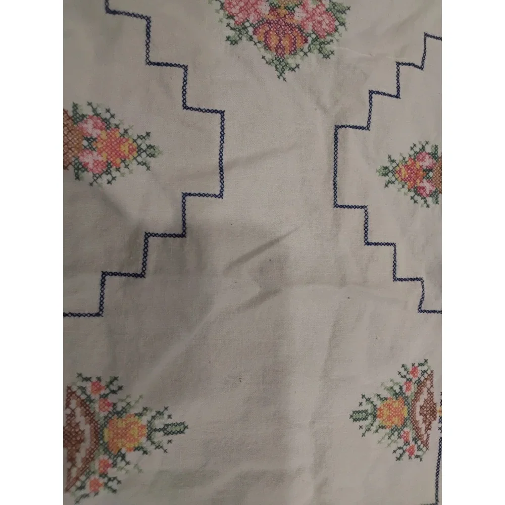 Vintage Hand Embroidered Floral Basket Table Runner Set Cross Stitch‎ White 2pc